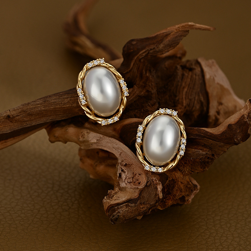 New best-selling, niche, simple and unique round hollowed-out polished gem-encrusted stud earrings for daily use details Picture