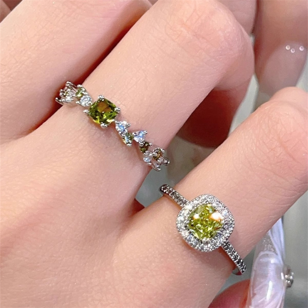 法式精致闪耀绿色锆石戒指女复古轻奢小众高级感开口可调节指环潮