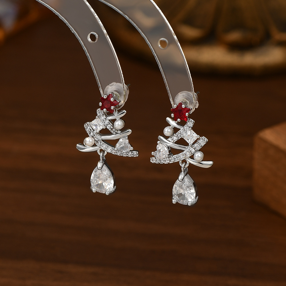 The 2026 new, unique, elegant and sweet Christmas tree design is an exclusive and versatile daily outfit for Christmas details Picture