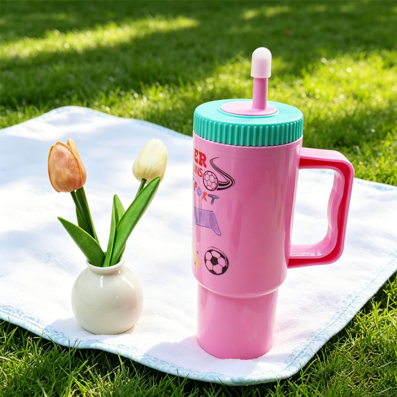 New cartoon straw cup with handle, large-capacity plastic water cup, beach juice cup, cute and creative student water cup