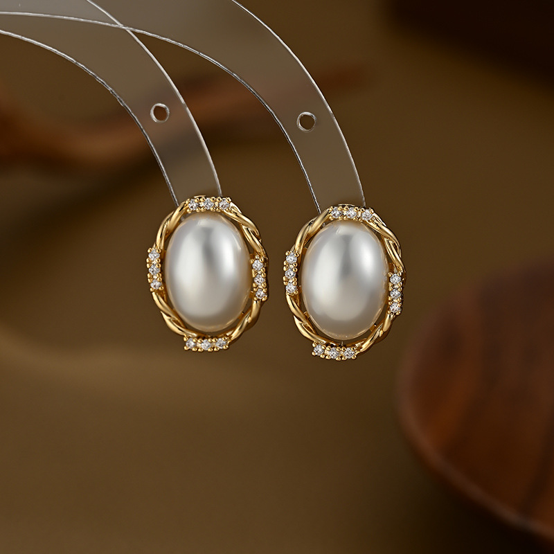New best-selling, niche, simple and unique round hollowed-out polished gem-encrusted stud earrings for daily use Application Scenario