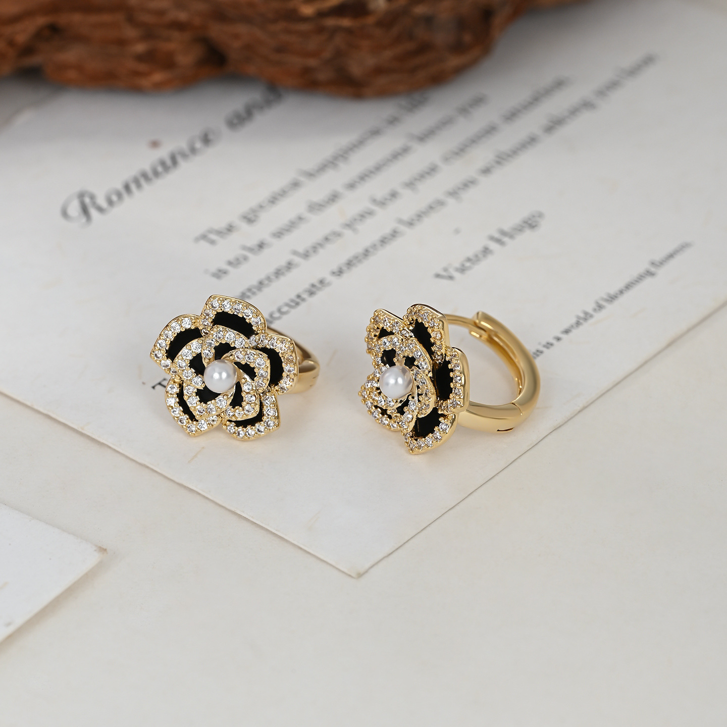 The 2026 summer new luxurious golden flower-shaped earrings are a high-end and versatile style