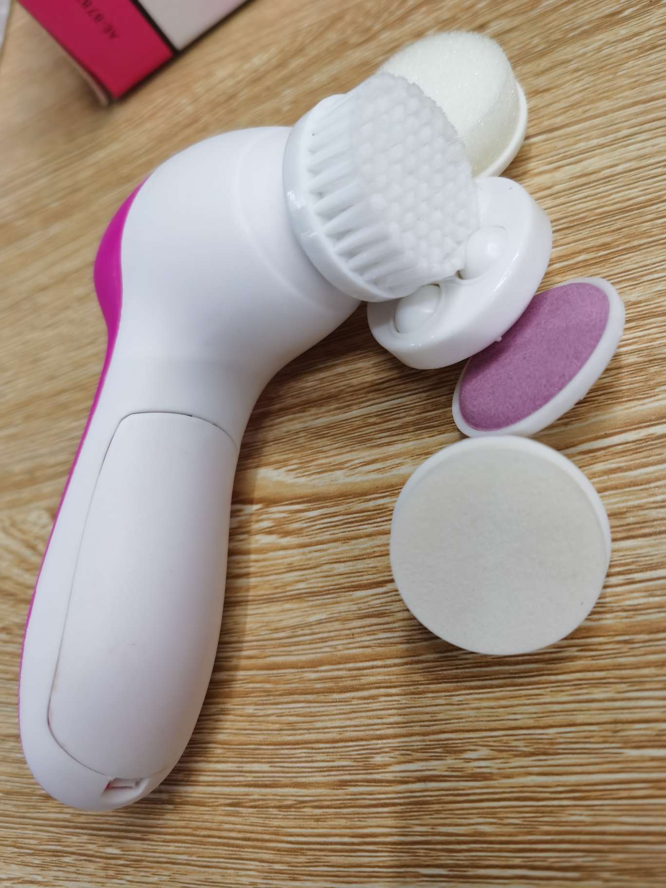 Five-in-one electric facial cleanser, facial cleansing device, facial cleaner, blackhead and pore cleaning instrument, facial massage brush detail image 9