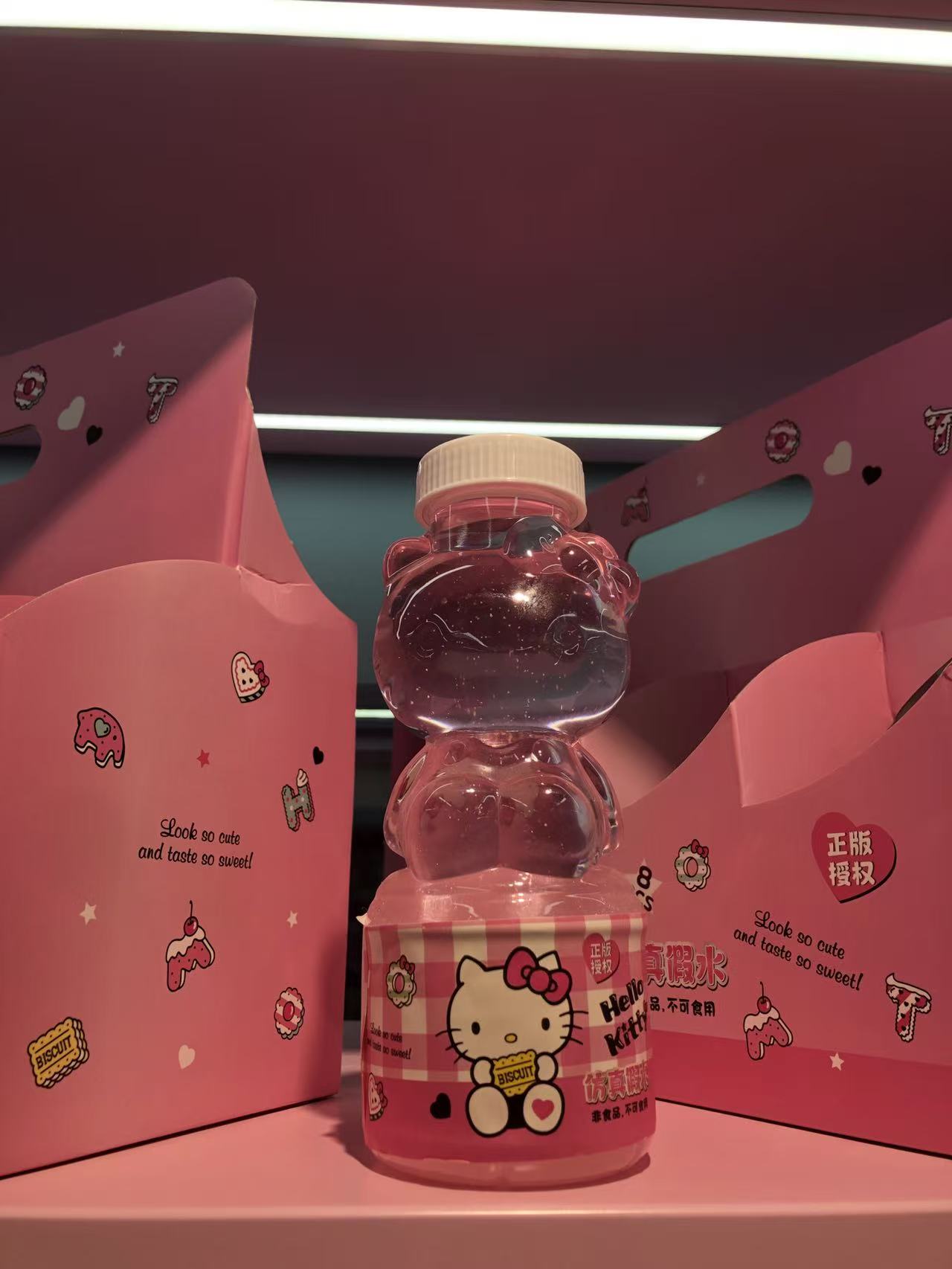 Sanrio -Hello Kitty-shaped simulated water details Picture