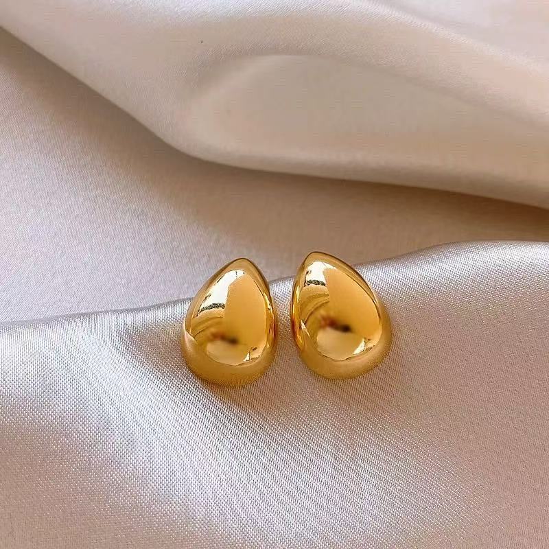 The 2026 new, unique, exquisite and compact teardrop-shaped 925 silver needle is a simple, fashionable and versatile style Specification image