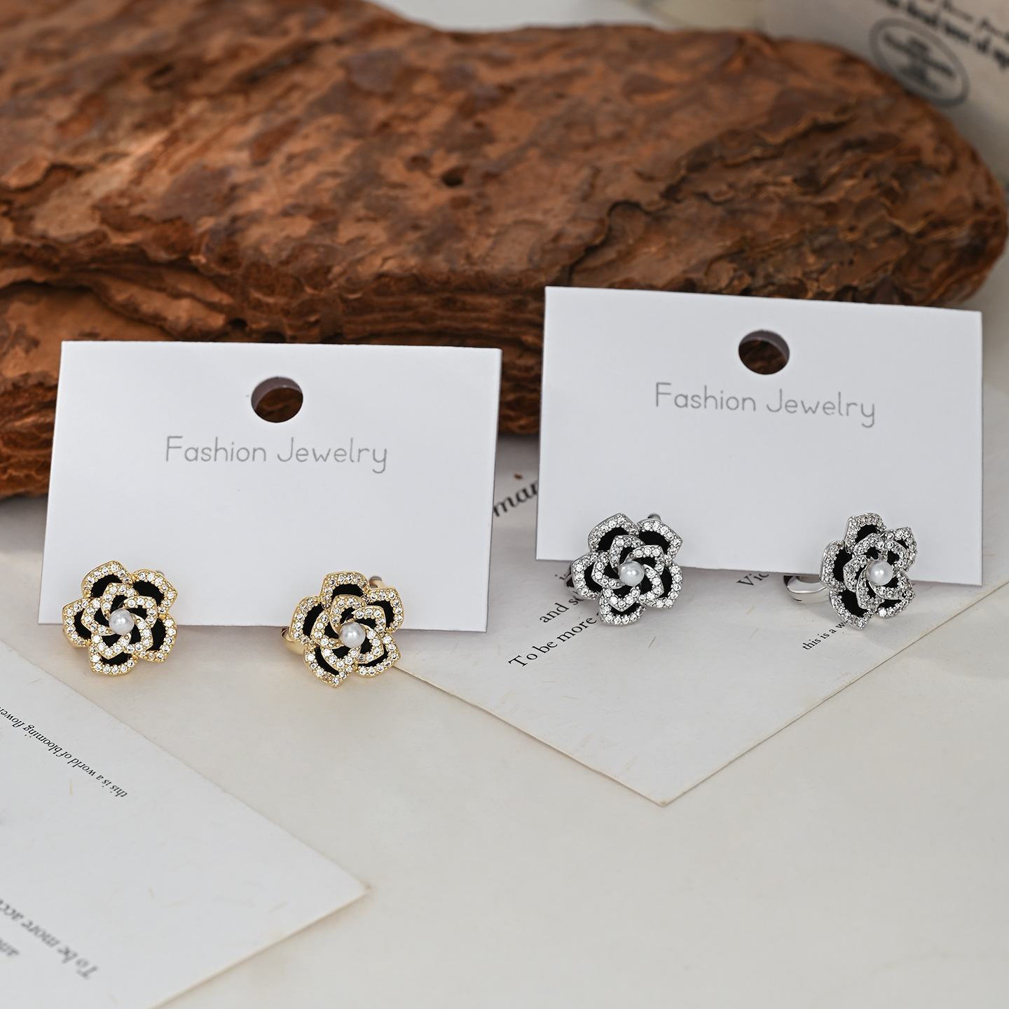 The 2026 summer new luxurious golden flower-shaped earrings are a high-end and versatile style Item Picture