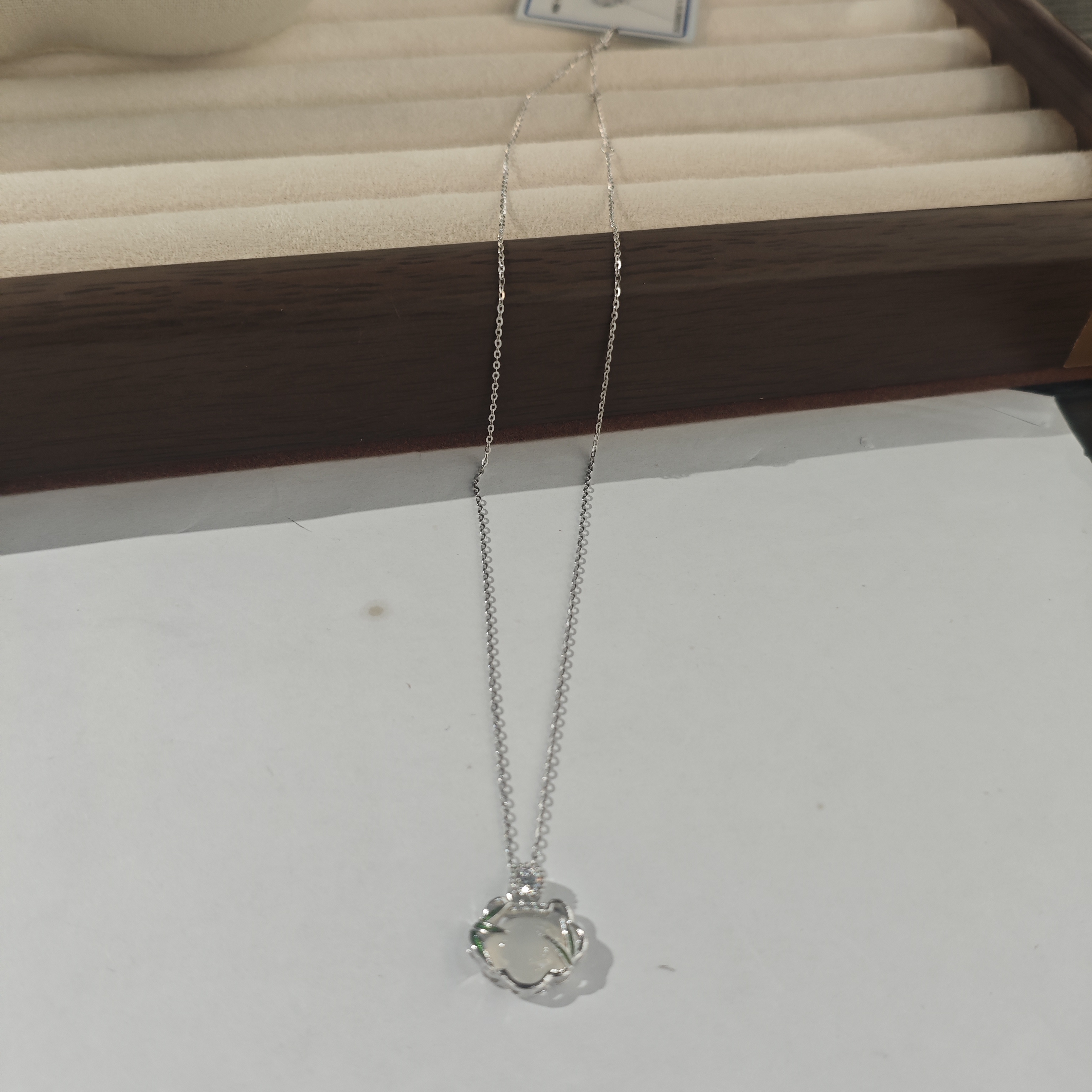 Influential new silver jewelry, elegant and refined Bamboo leaf white chalcedony S925 silver necklace details Picture