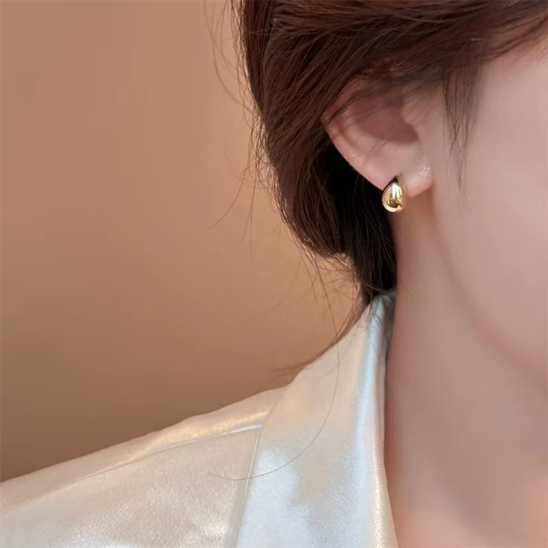 The 2026 new, unique, exquisite and compact teardrop-shaped 925 silver needle is a simple, fashionable and versatile style Item Picture