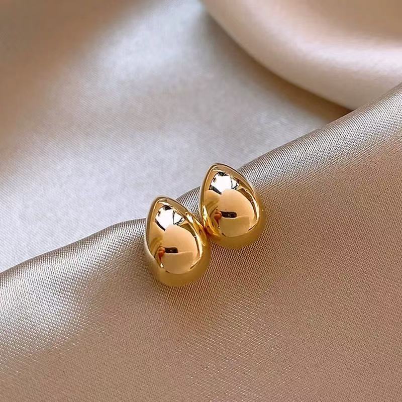 The 2026 new, unique, exquisite and compact teardrop-shaped 925 silver needle is a simple, fashionable and versatile style details Picture