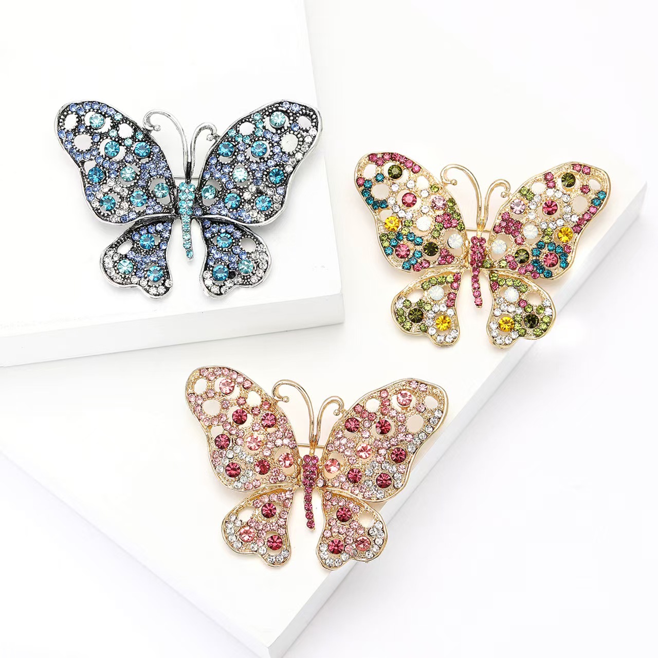 New heavy industry light luxury alloy rhinestone hollowed-out butterfly brooch, exquisite and elegant women's clothing brooch accessory pin