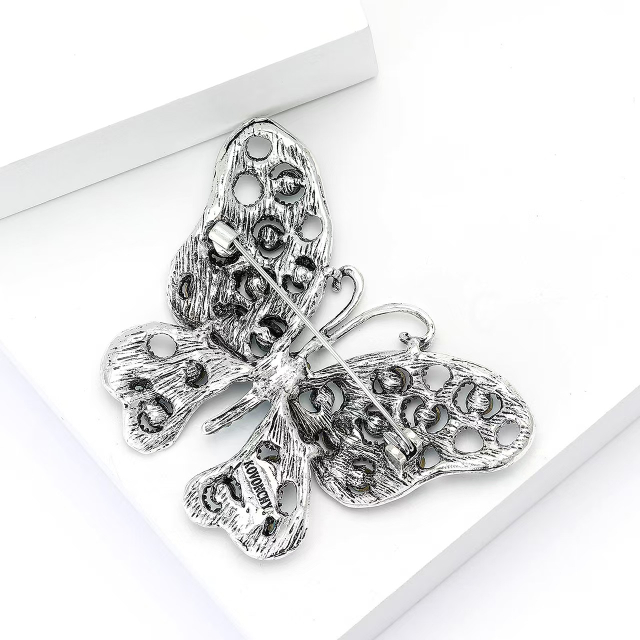 New heavy industry light luxury alloy rhinestone hollowed-out butterfly brooch, exquisite and elegant women's clothing brooch accessory pin Application Scenario