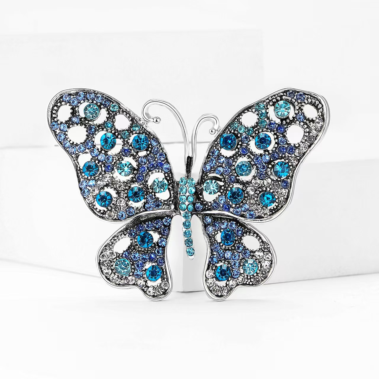 New heavy industry light luxury alloy rhinestone hollowed-out butterfly brooch, exquisite and elegant women's clothing brooch accessory pin details Picture