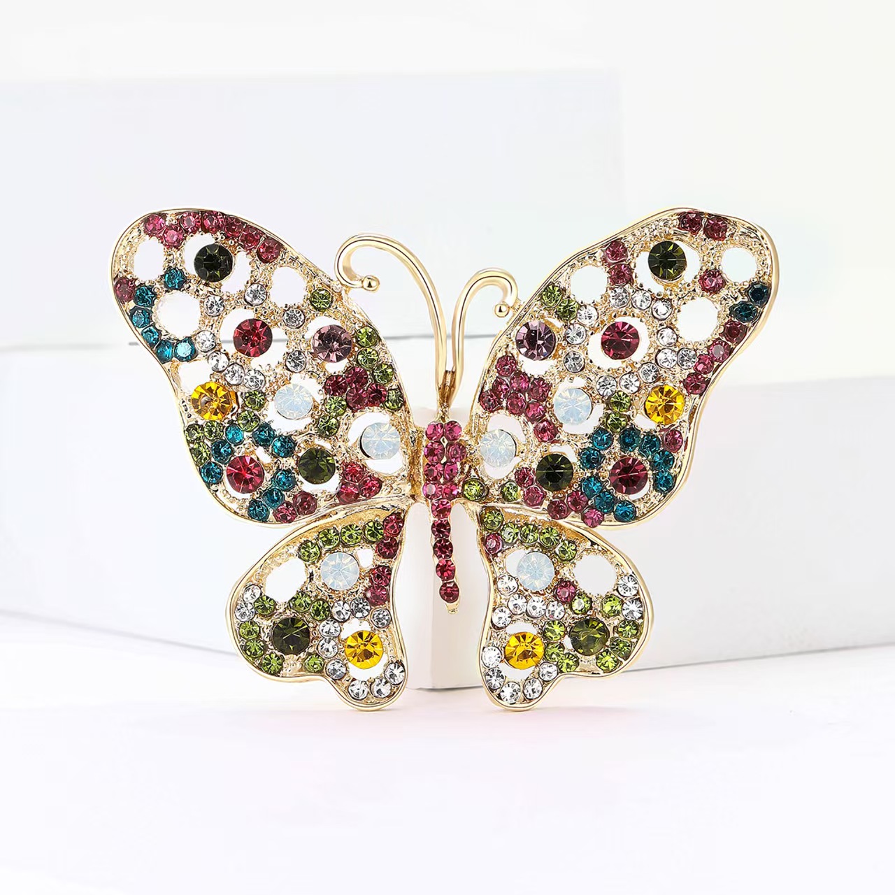 New heavy industry light luxury alloy rhinestone hollowed-out butterfly brooch, exquisite and elegant women's clothing brooch accessory pin Specification image