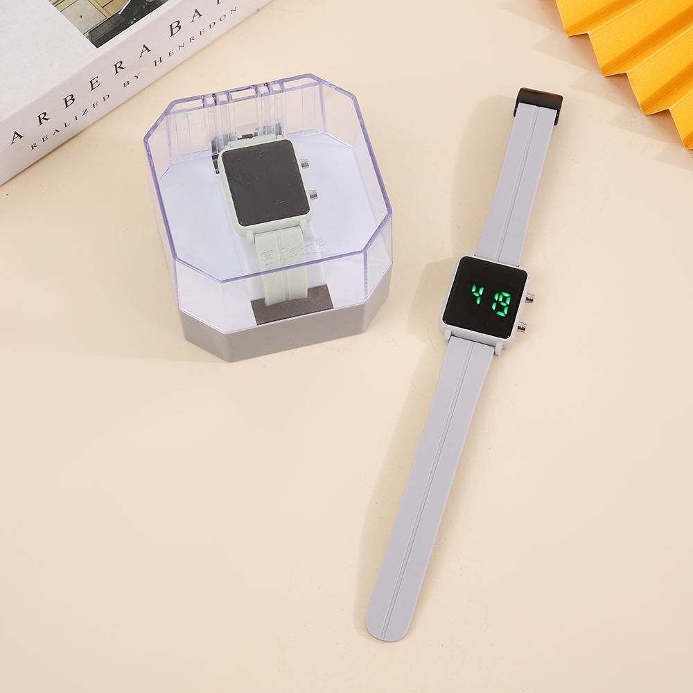 FUYADA's simple LED digital electronic watch features a large screen with clear luminous readings, is lightweight and skin-friendly, and has a suitable strap for both male and female students. It is suitable for campus sports and can be worn at any time. It is a simple luminous electronic watch Specification image