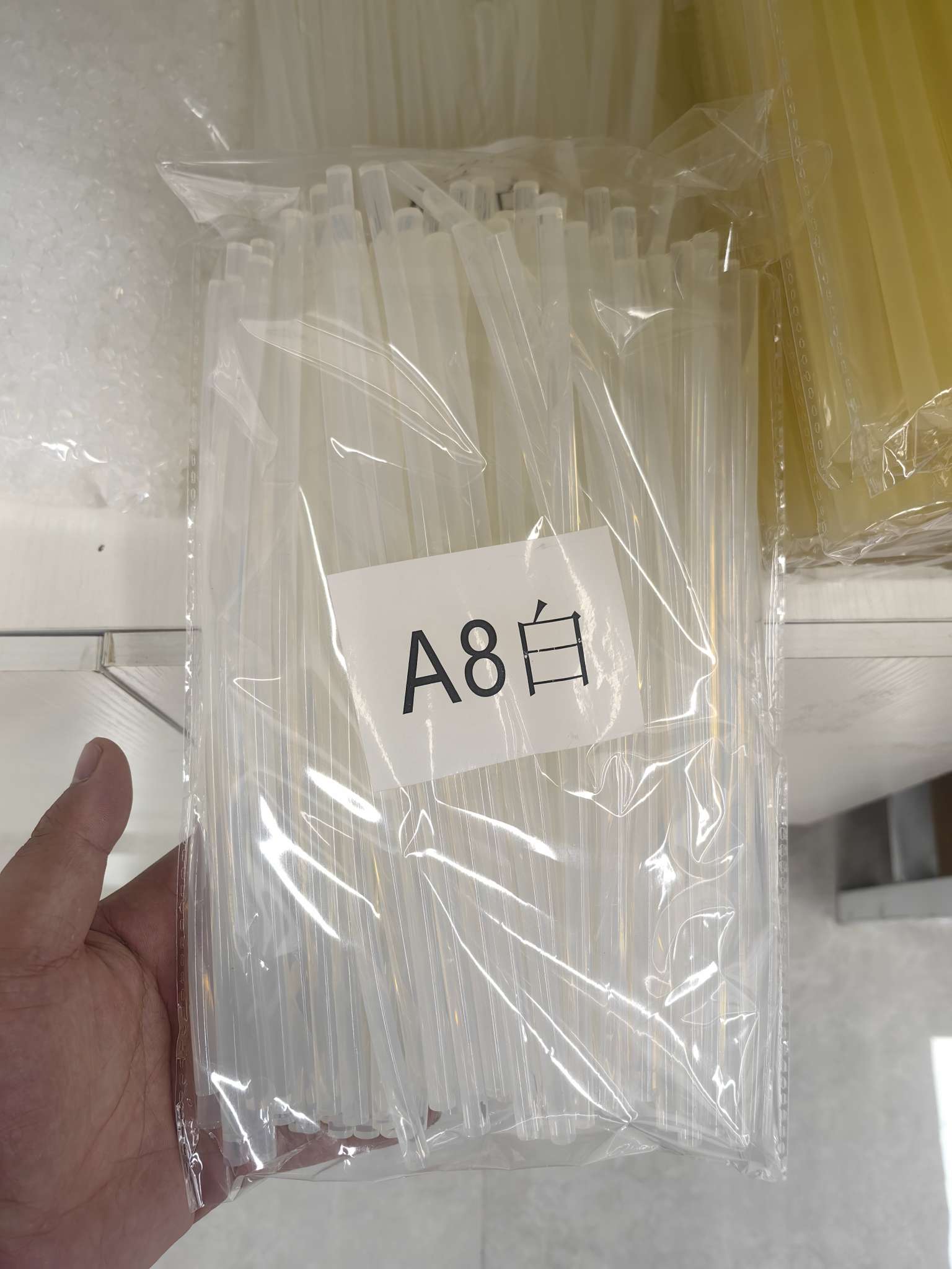 White hot melt glue sticks in transparent plastic bags, 11mm×200mm, specially designed for hot melt glue guns details Picture