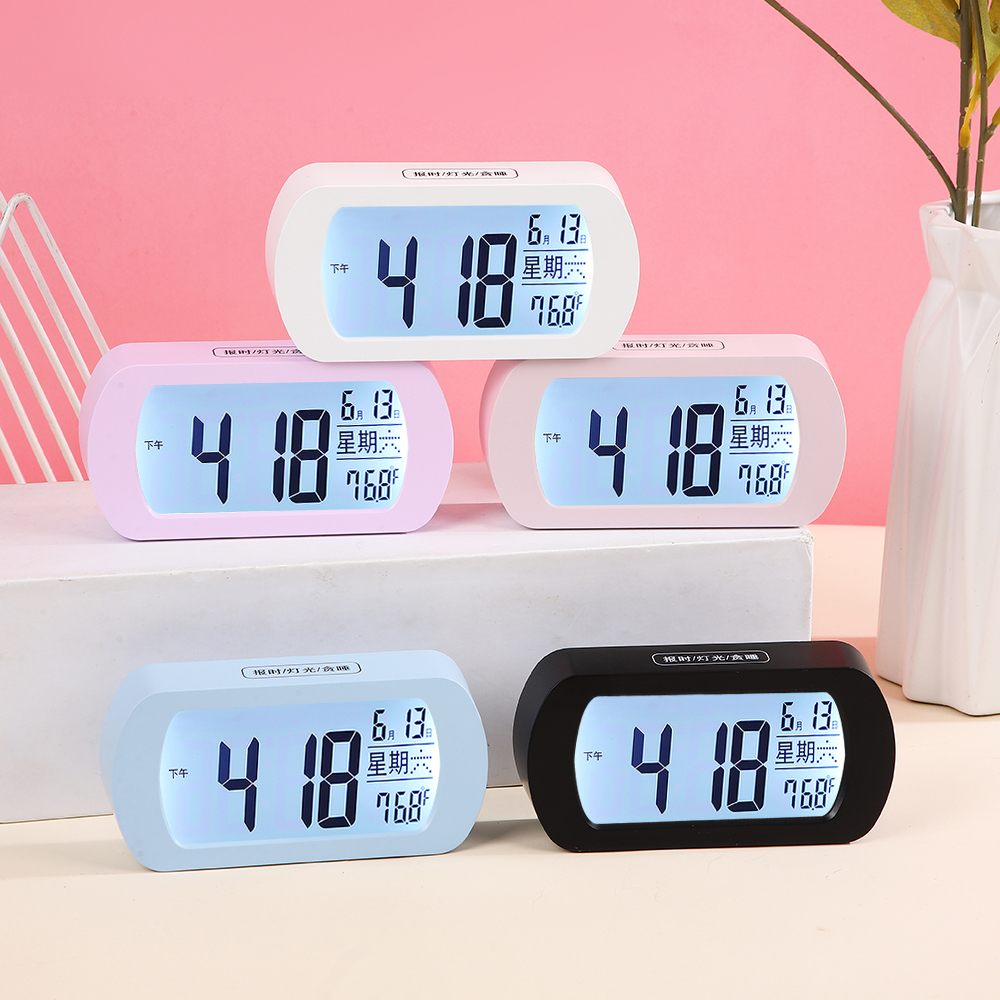 The FUYADA voice time-telling digital alarm clock can be set with three groups of alarms. It features a large screen with night light display, temperature, date, silent mode, high volume to wake up students, children in dormitories and bedrooms. It is a multi-functional small alarm clock