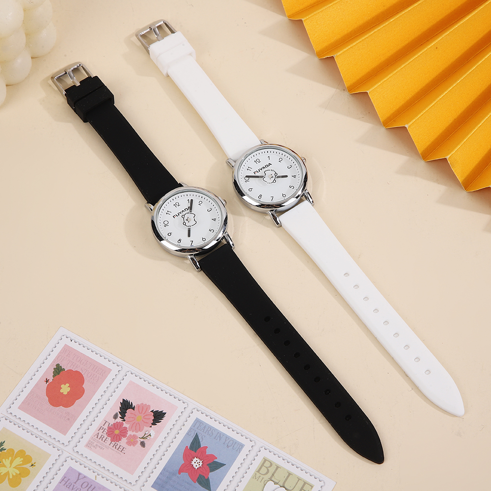 FUYADA's simple pointer quartz watch is a daily wear wristwatch for male and female students. It has a clear dial, accurate timekeeping, is durable and versatile, and is a casual watch with a high level of appearance. It is a daily commuting watch for teenagers details Picture