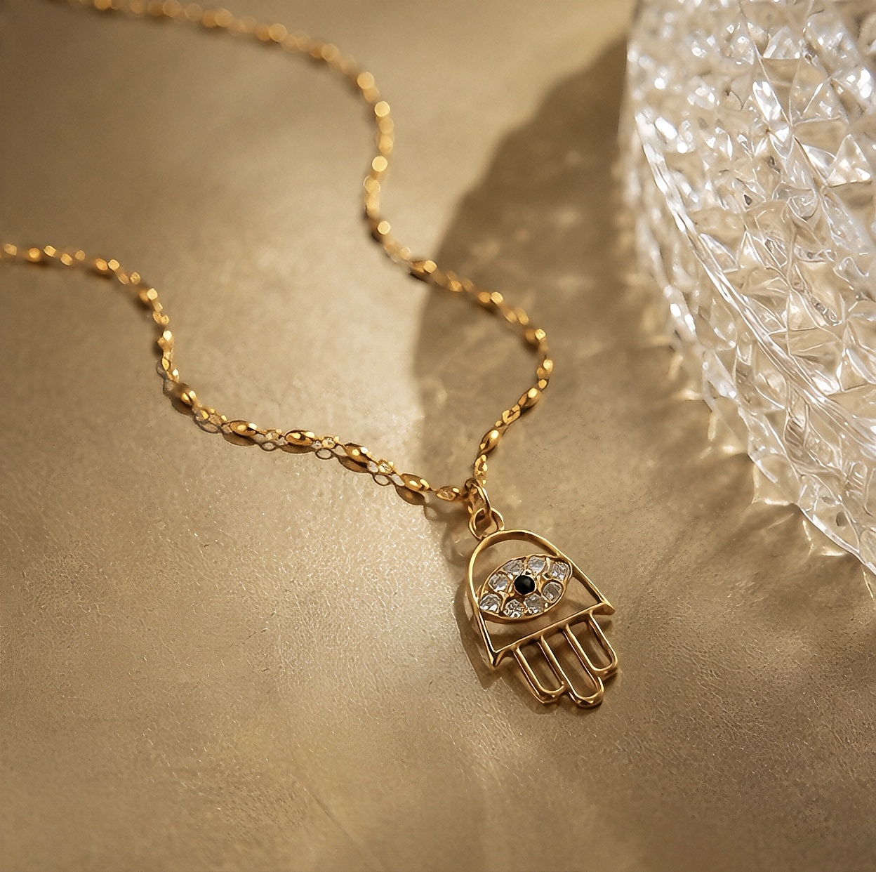 French retro Fatima Hand Devil Eye necklace, light luxury diamond-encrusted pendant, versatile rice grain chain, commuting niche collarbone chain, anti-color fading stainless steel color retention accessory Specification image