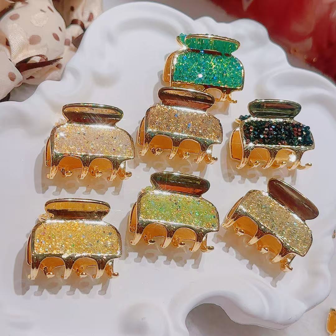 Gold-plated, diamond-encrusted pearl grab clip, children's hairpin, hair accessory, high-end luxury hairpin details Picture