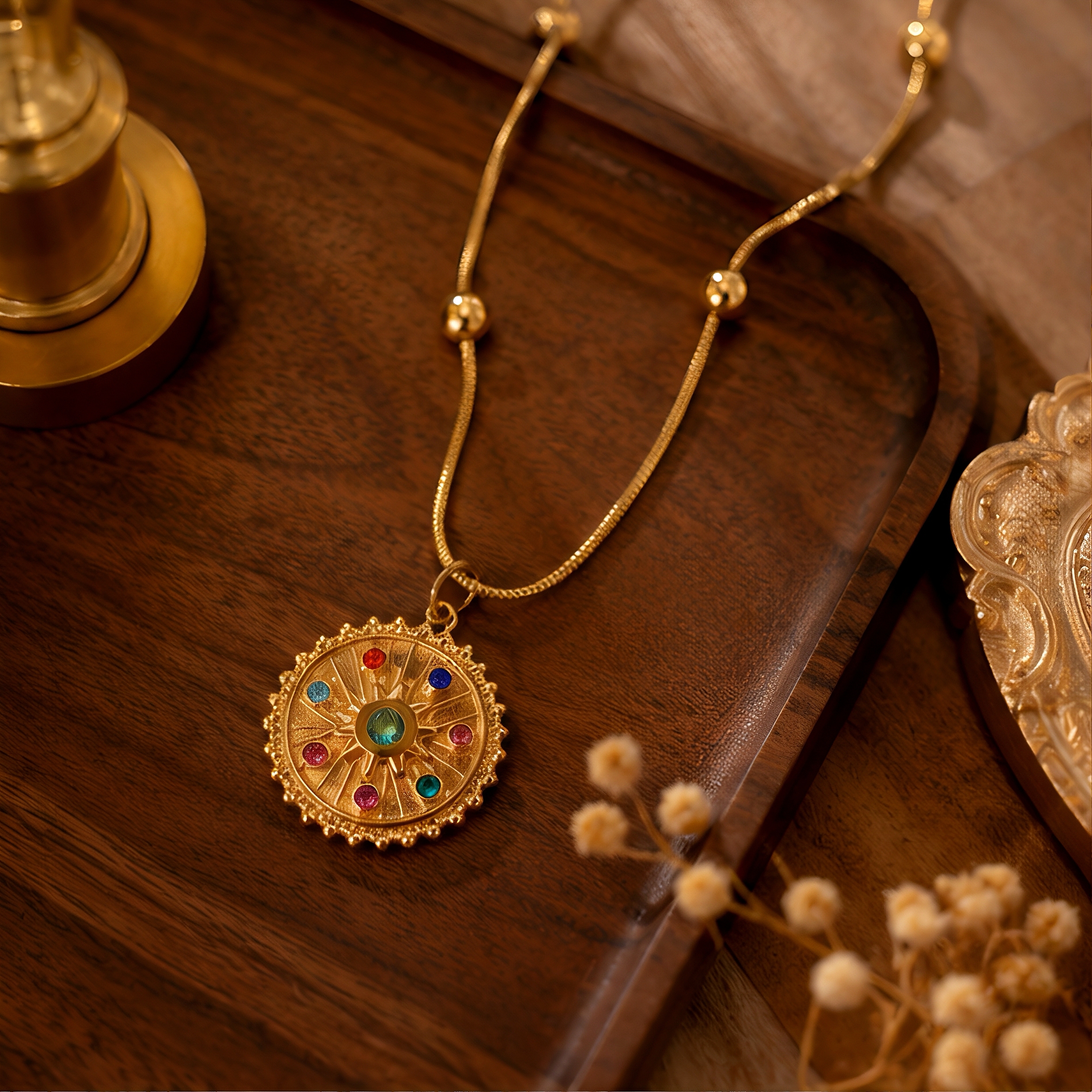 Light luxury retro seven-color sun pattern colored gemstone round plate necklace, small gold beads snake bone fine chain, niche ins exotic compass pendant, versatile and non-fading, ladies' gift collarbone chain Application Scenario
