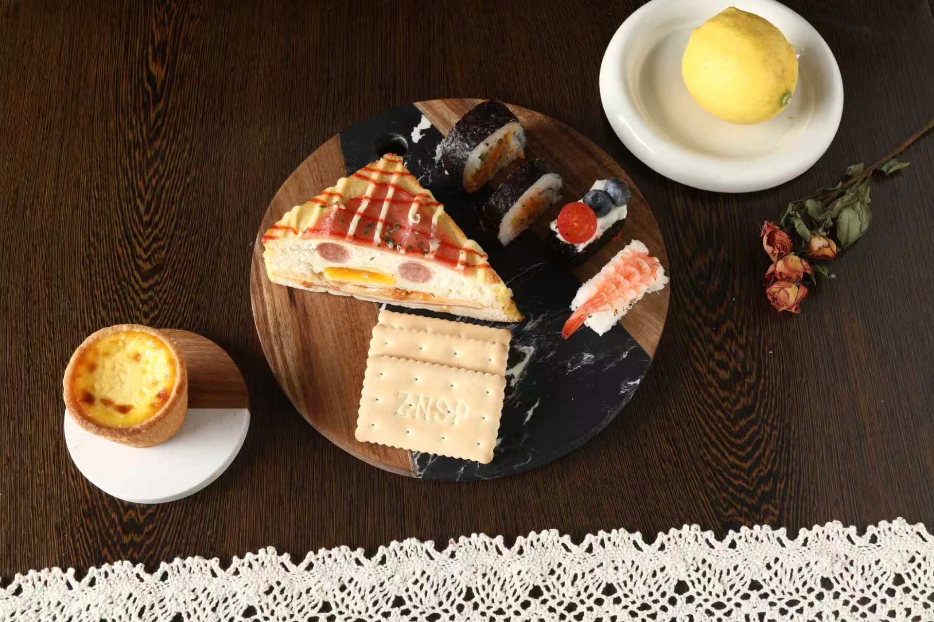 黑白色大理石与实木拼接圆形砧板 厨房料理台面装饰实用款