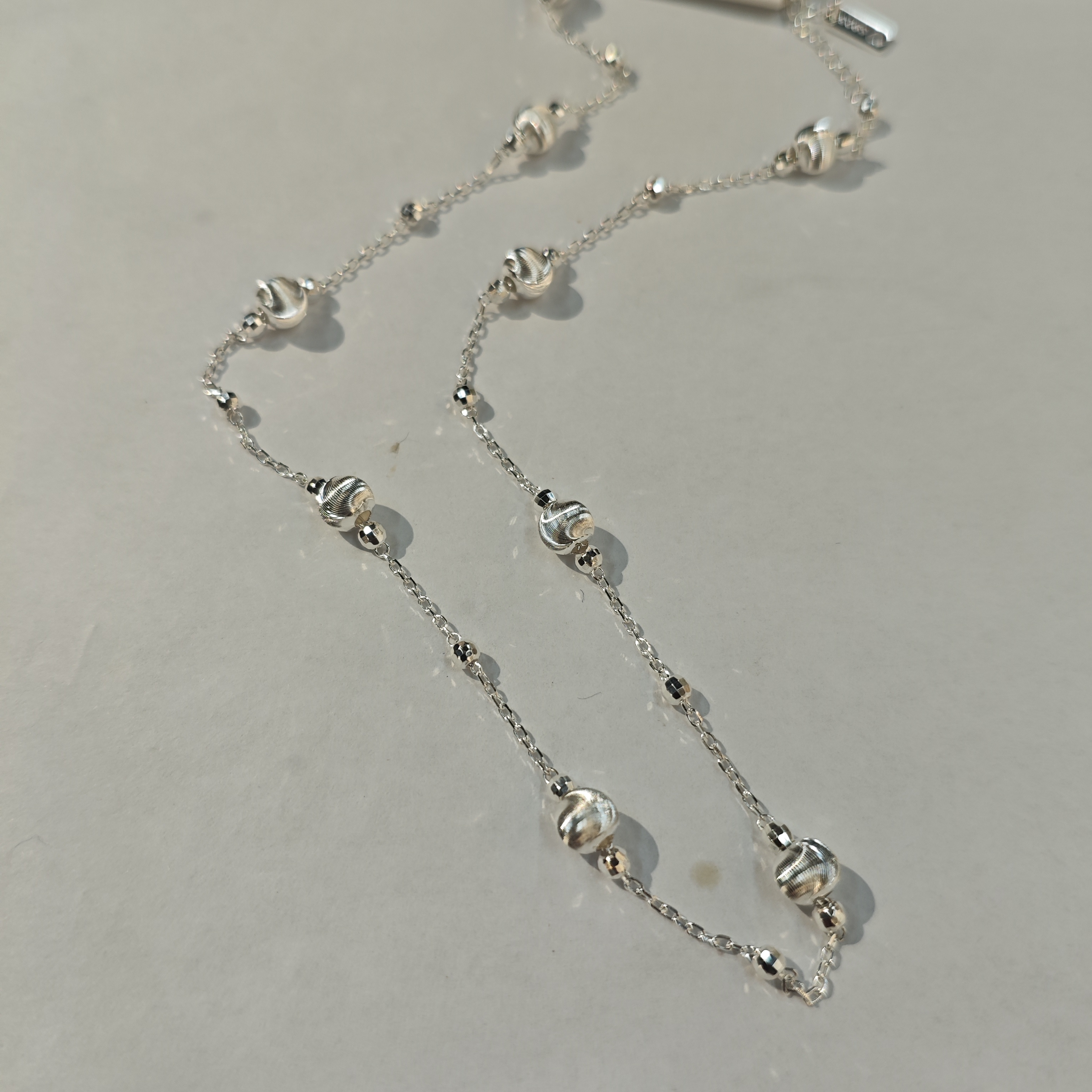 Influential new accessory, S925 silver simple, fashionable and niche design brushed round bead silver necklace detail image 4