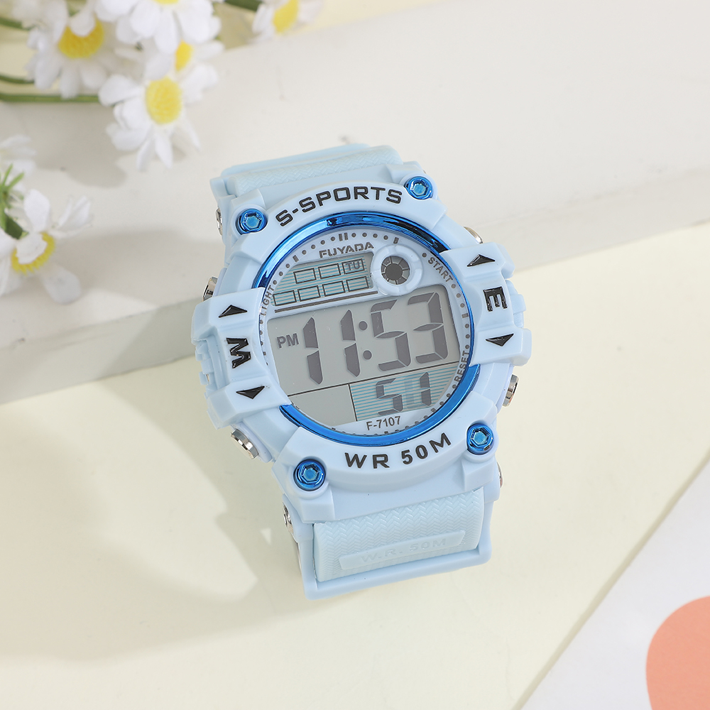 FUYADA multi-functional 50-meter water-resistant electronic watch, student special luminous alarm clock chronograph stopwatch, outdoor sports swimming wristwatch, shockproof and wear-resistant simple digital electronic watch for boys, girls and teenagers Application Scenario