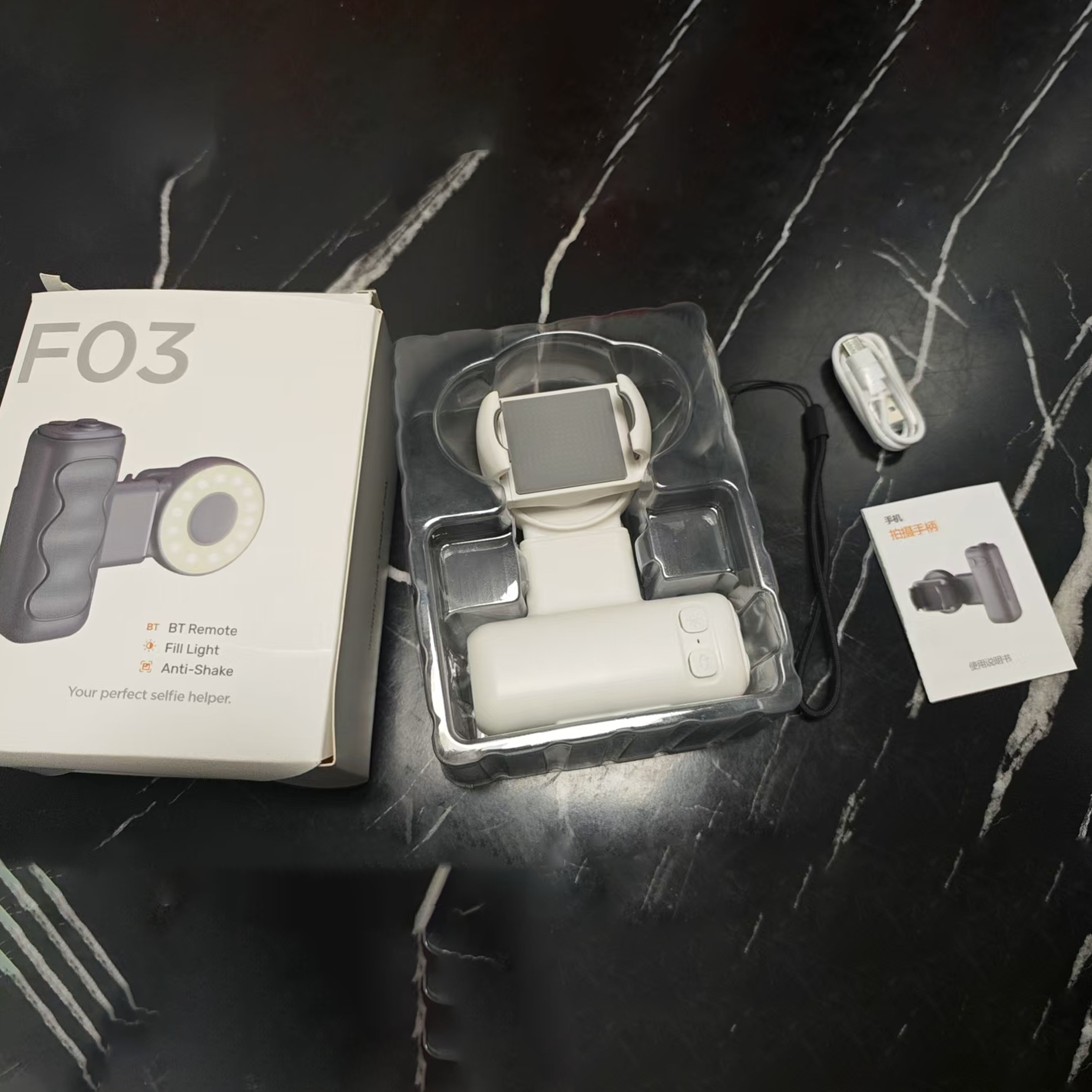 Mobile phone camera, grip, auxiliary shooting device with fill light, stable shooting, adjustable zoom, camera handle, retractable and anti-shake Application Scenario