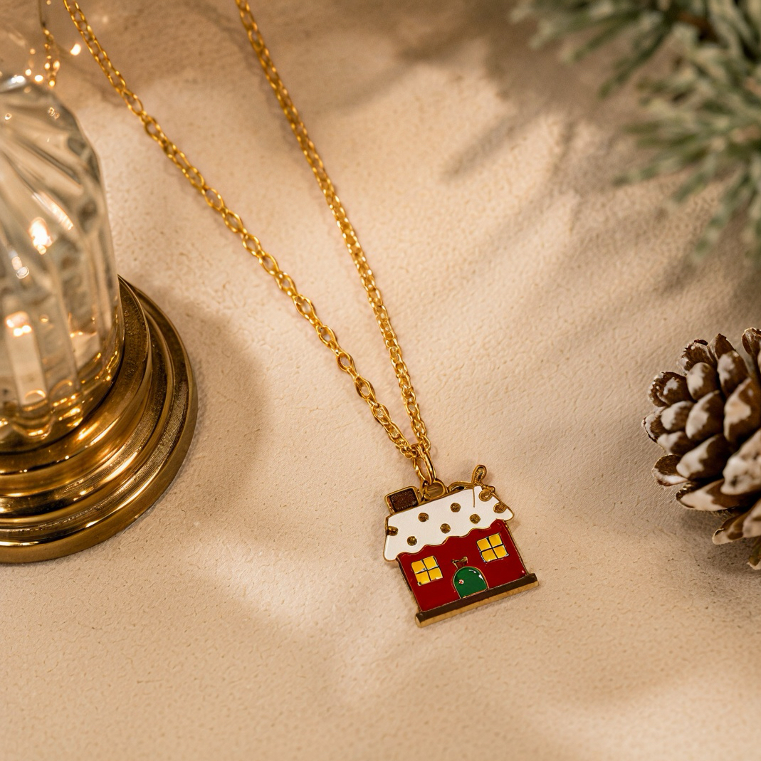 Christmas snow-capped red house oil-dripping pendant, winter fairy tale style ins cute accessory, stainless steel color retention, daily niche outfit decoration, collarbone jewelry