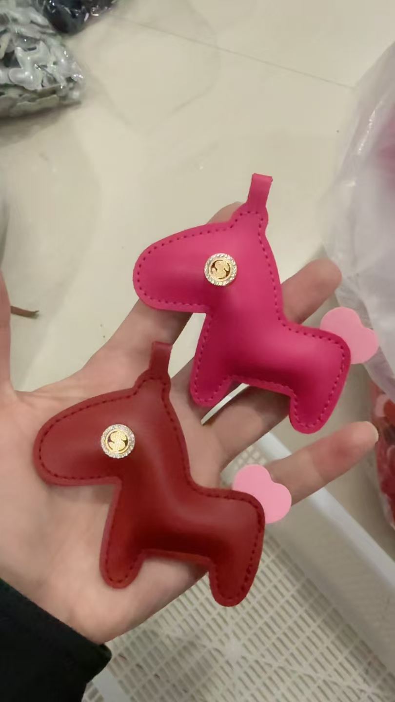 粉色红色皮革小马挂件文昌塔铁艺风灯铜制工艺品吧唧高精度激光罗盘