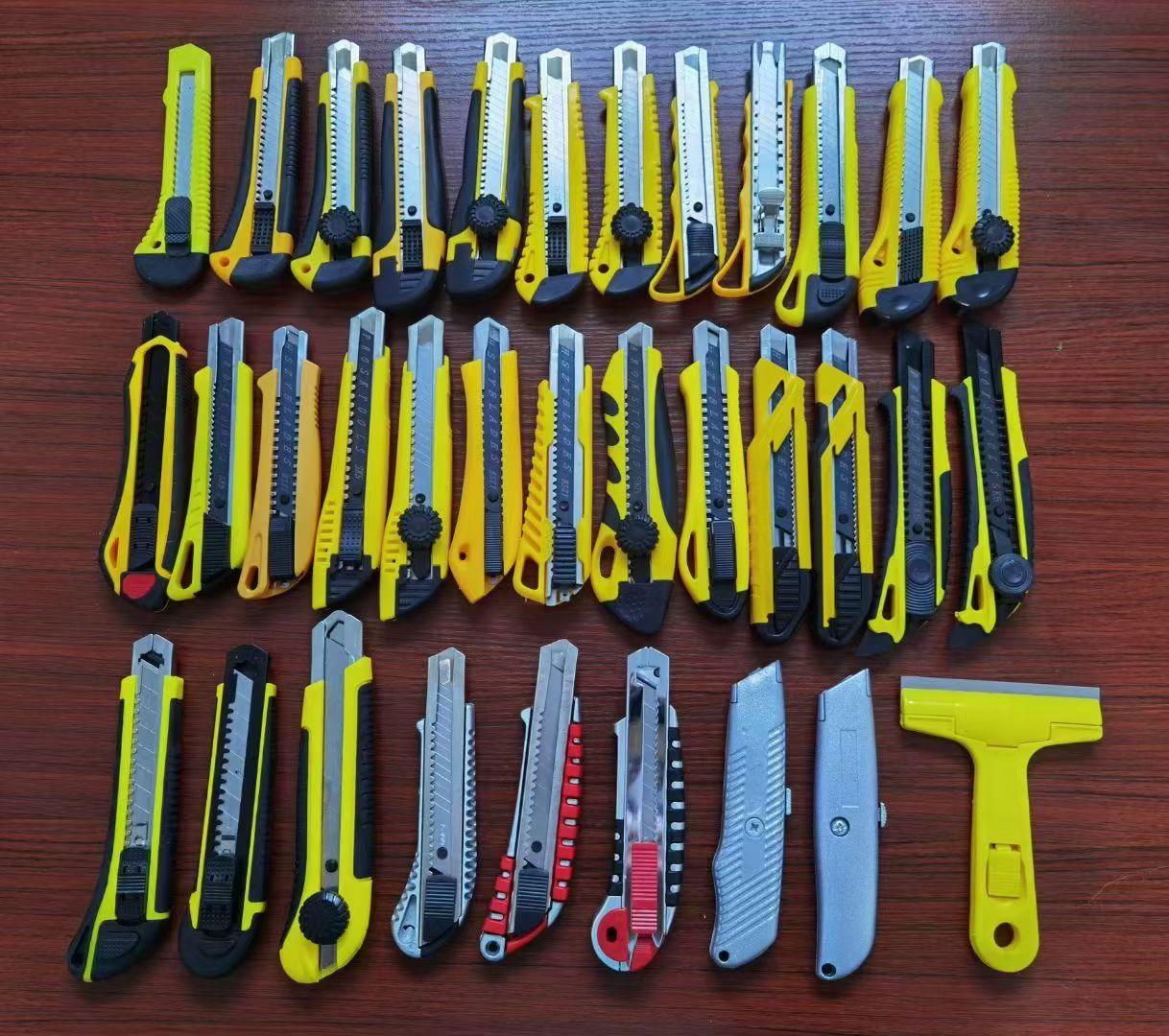 Office utility knives, Yiwu utility knives, utility knives, woodworking utility knives, small utility knives Item Picture
