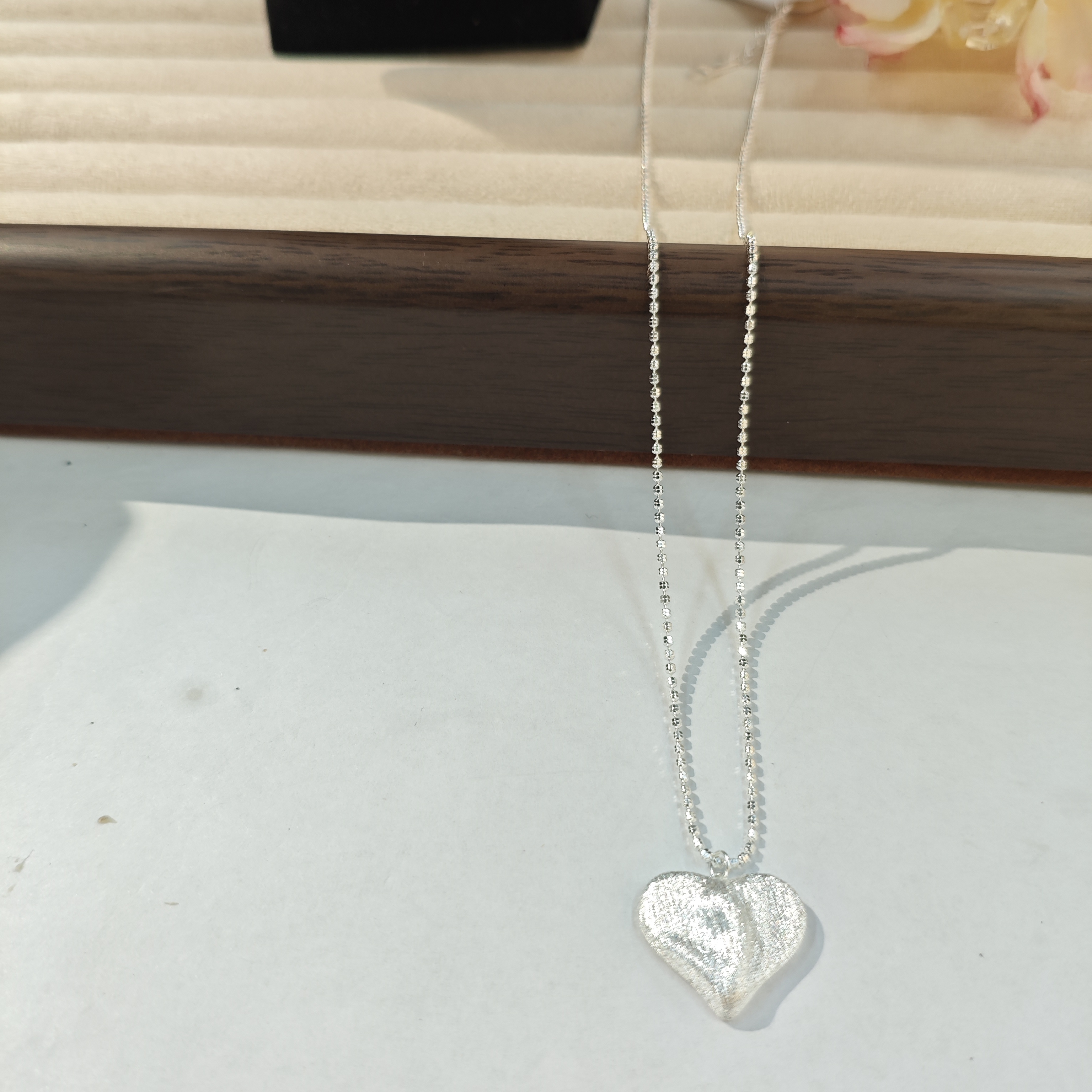 Influential new accessory, S925 silver light Luxury elegant beaded chain heart brushed silver necklace detail image 5