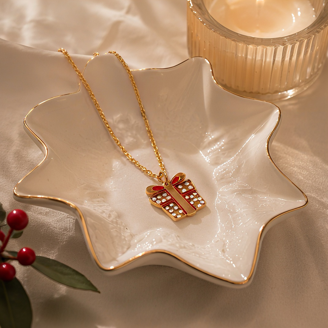 Red and white polka dot gift box oil-dripping pendant, Christmas-themed healing accessory, holiday commemoration, niche stainless steel collarbone chain, daily outfit atmosphere decoration jewelry Specification image