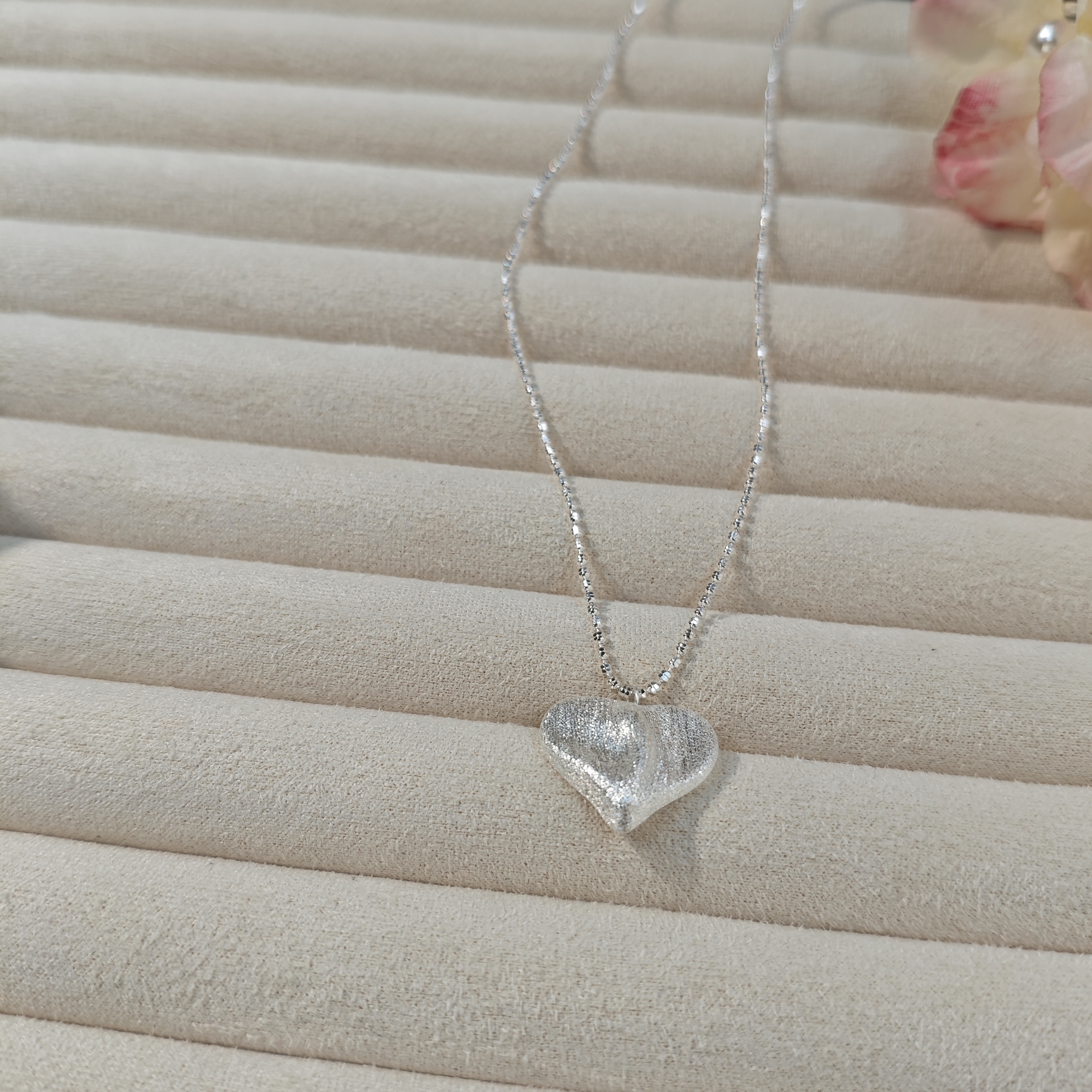 Influential new accessory, S925 silver light Luxury elegant beaded chain heart brushed silver necklace detail image 2