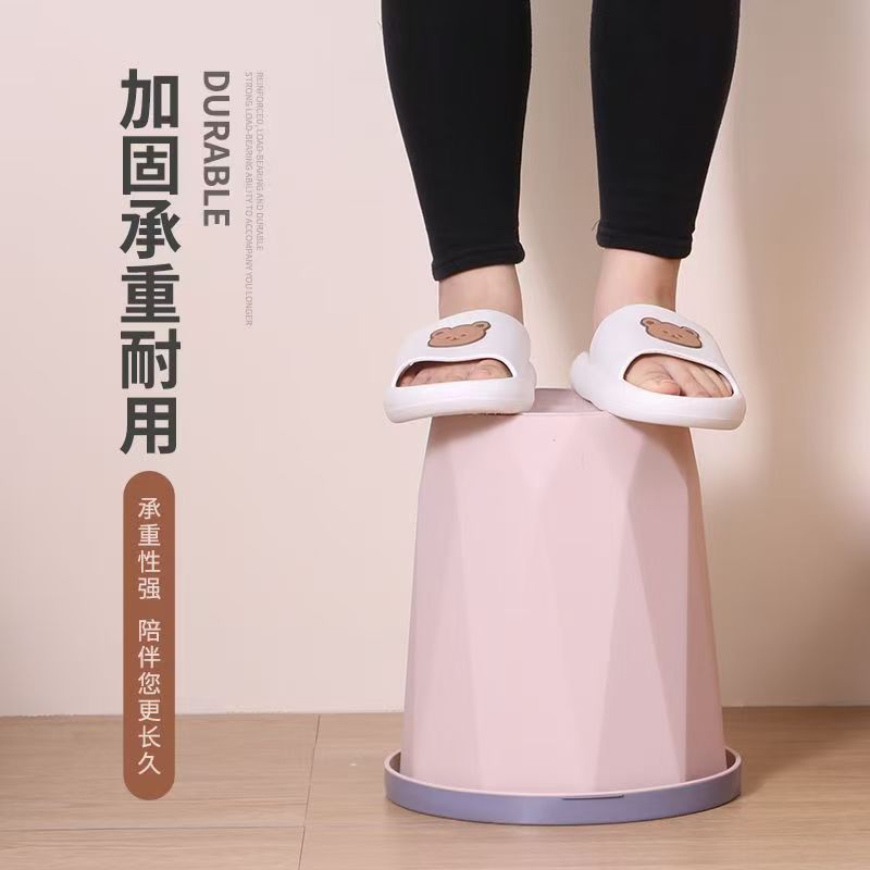 粉色几何造型带轮儿童矮凳 白色熊图案拖鞋脚部设计滑轮小凳子