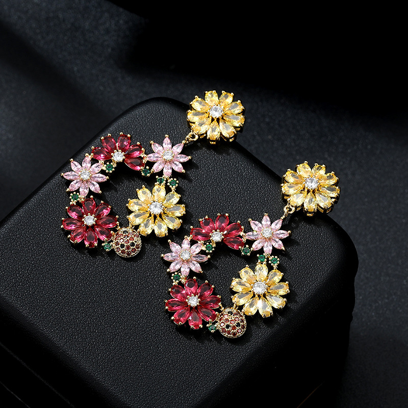 New Chinese-style luxurious and high-end colorful flower stud earrings are fashionable, exaggerated and stunning. They are a must-have for attending dinner parties and gatherings Application Scenario