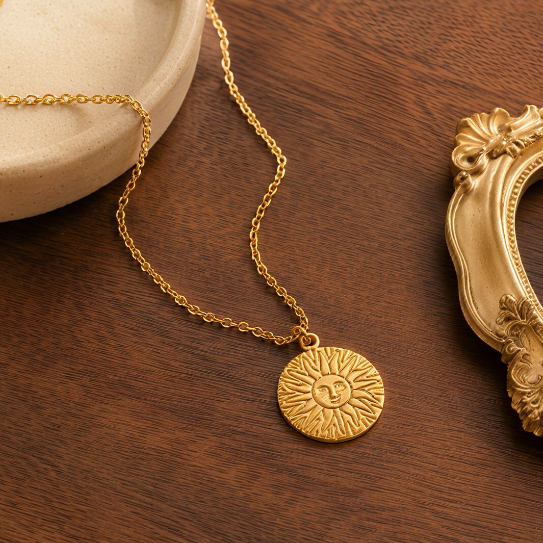 Retro golden sun face relief round plate collarbone chain, thin flat oval gold chain, matte aged stainless steel jewelry, European retro style, daily lay-up, niche atmosphere necklace