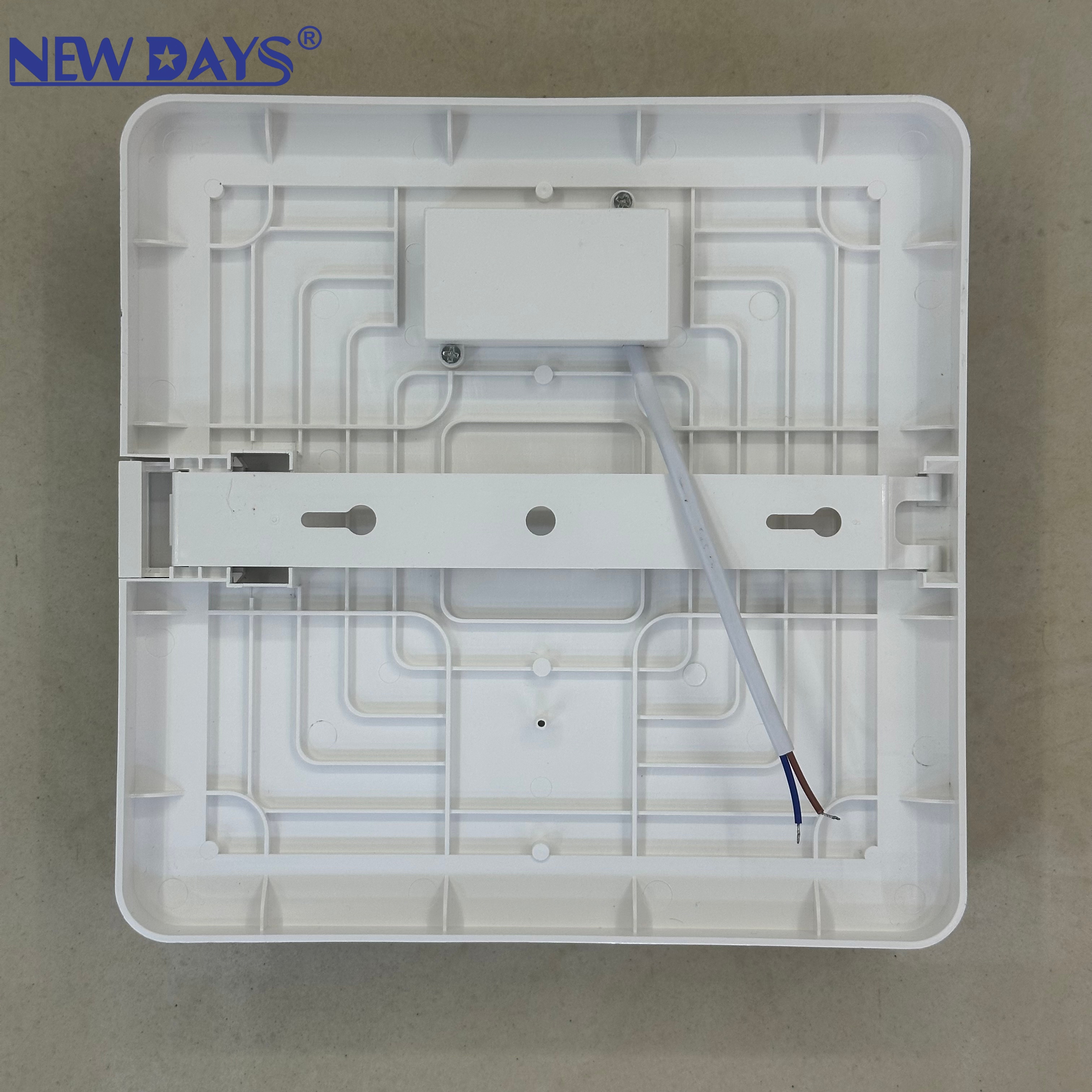 مصابيح الكريستال جديدة من طراز Newdays من طراز Newdays من طراز Newday، مزودة بمصابيح لامعة ذات كفاءة في استخدام الطاقة وذات تردد غير مشرق، ومصابيح زجاجية داخلية details Picture