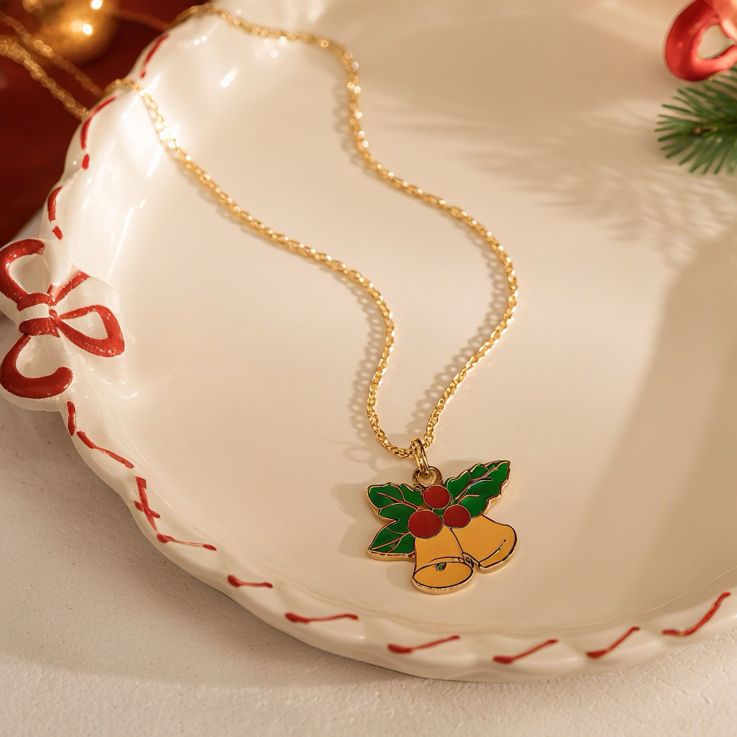 Holly double bell oil-dripping pendant, fine gold bead chain, Christmas fresh and fun accessory, stainless steel, not easy to fade, autumn and winter inner layer, niche decoration collarbone necklace
