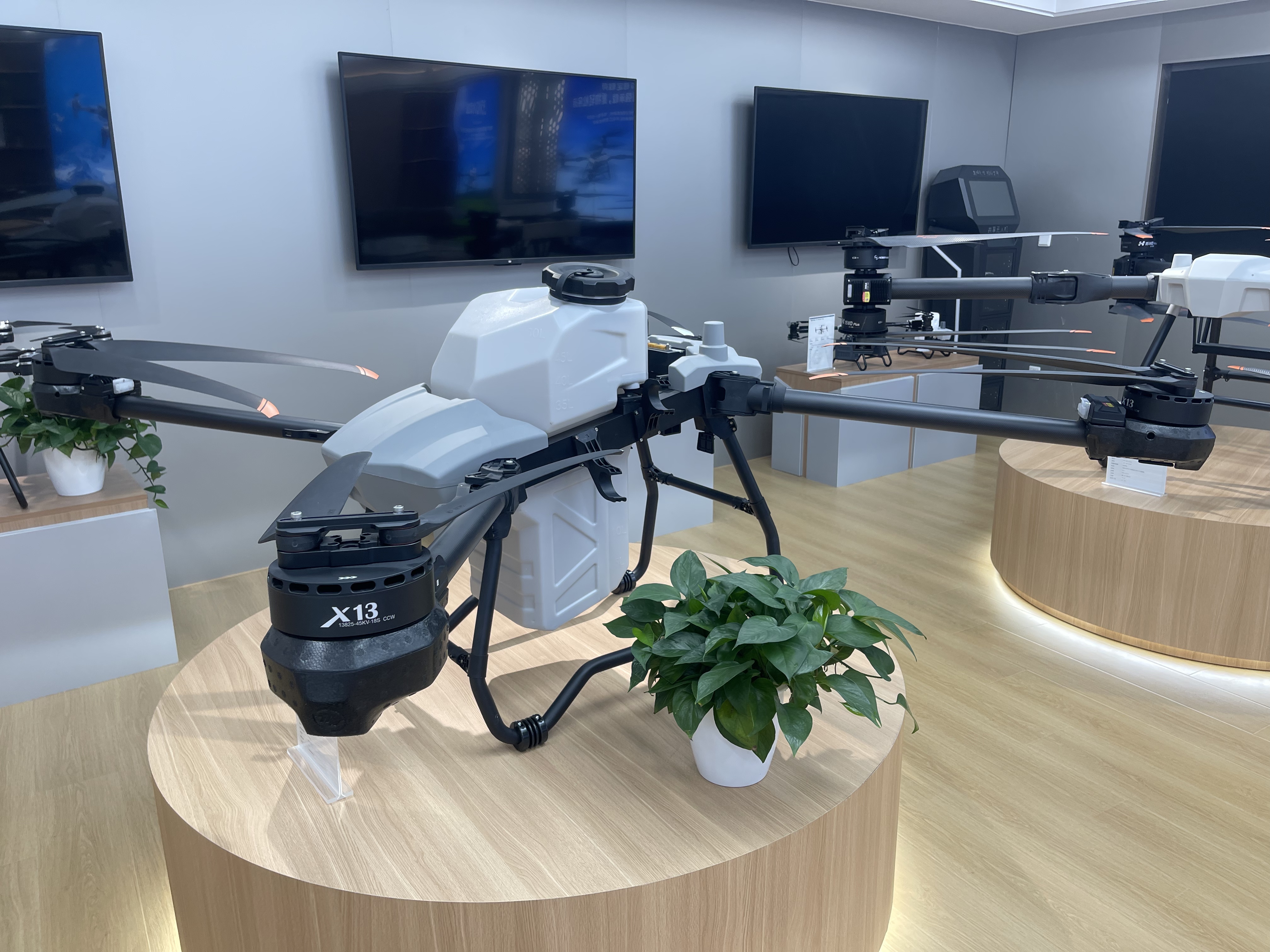 Dji agricultural plant protection drones, civil machinery and industry equipment, plant protection drones, pesticide spraying drones, pesticide spraying drones, agricultural drones Application Scenario
