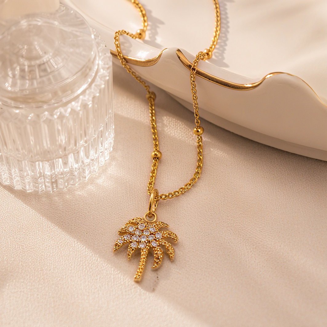 Full diamond palm tree golden pendant necklace, vacation style, niche stainless steel accessory, refreshing summer, versatile for seaside outfits, collarbone jewelry