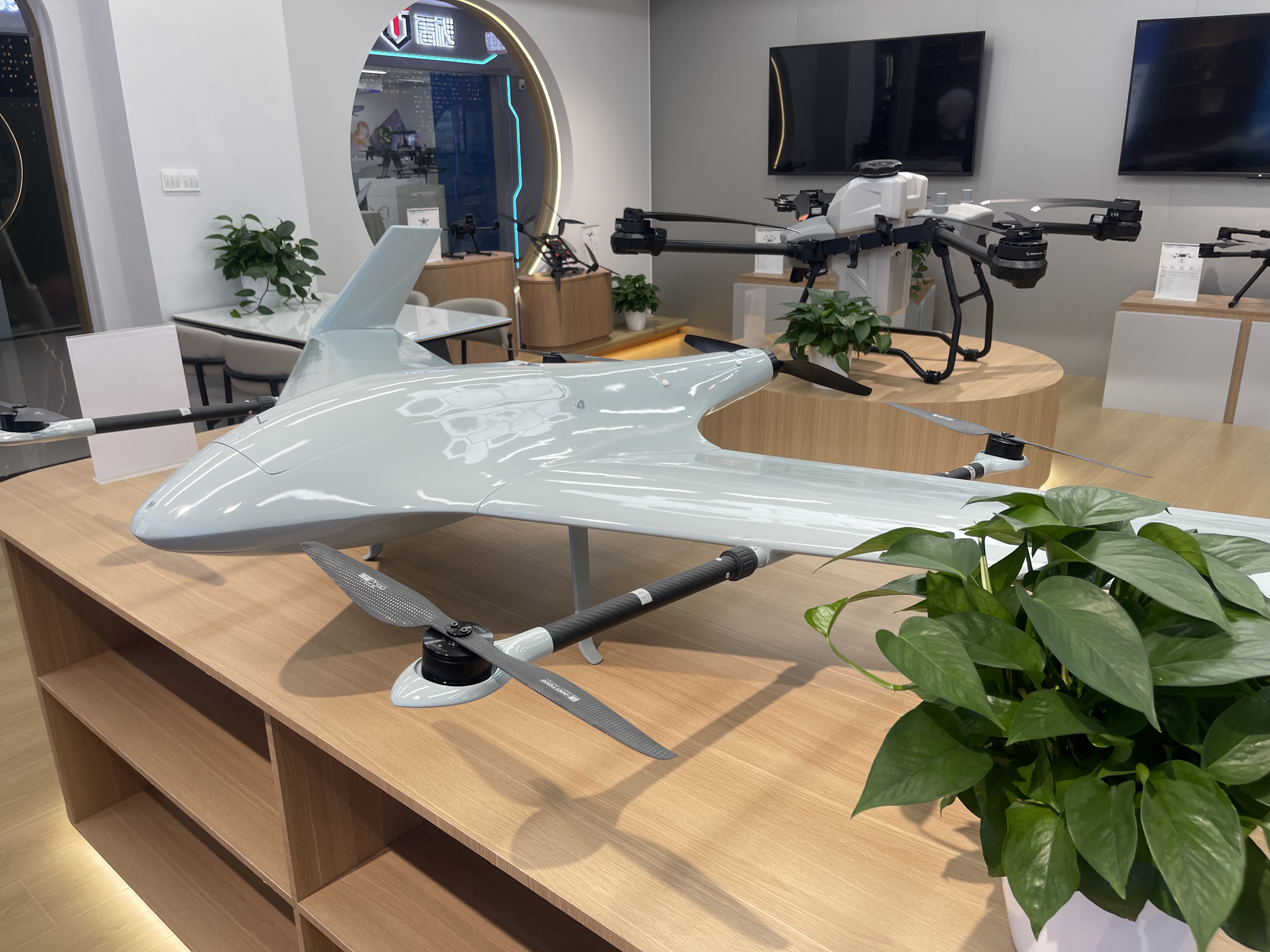 Dji patrol aerial photography drones with screens, civilian industry equipment drones, competition inspection and mapping drones, vertical take-off and landing fixed-wing drones, mapping and inspection, environmental surveying, security patrol Specification image