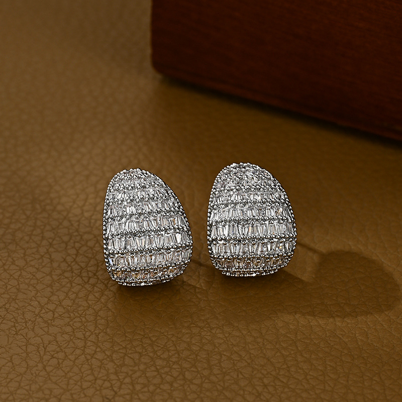 The S925 Silver needle, with its niche design, is simple and fashionable. It features a light luxury drop-shaped design and is a must-have for commuting and traveling Specification image