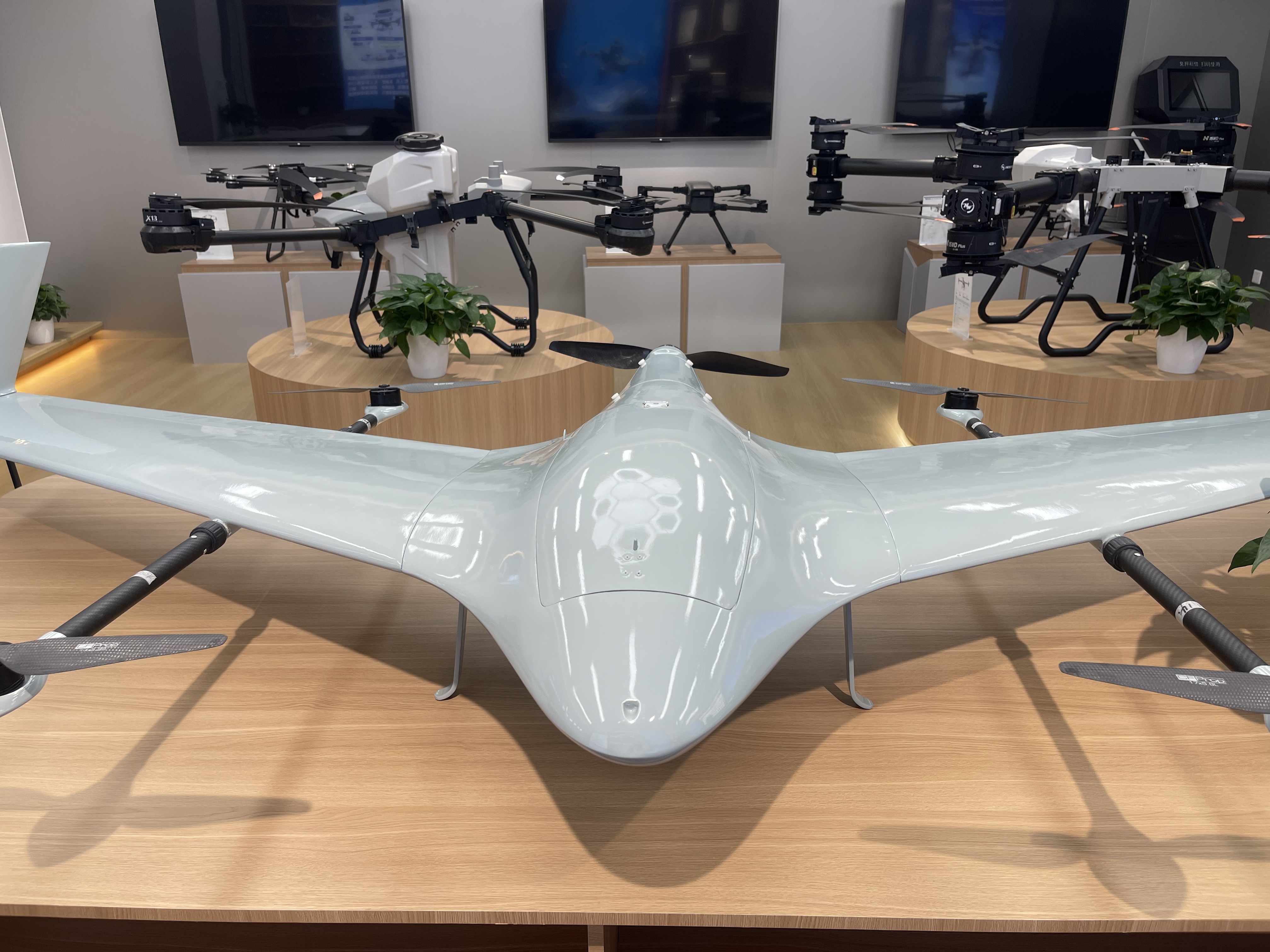 Dji patrol aerial photography drones with screens, civilian industry equipment drones, competition inspection and mapping drones, vertical take-off and landing fixed-wing drones, mapping and inspection, environmental surveying, security patrol details Picture
