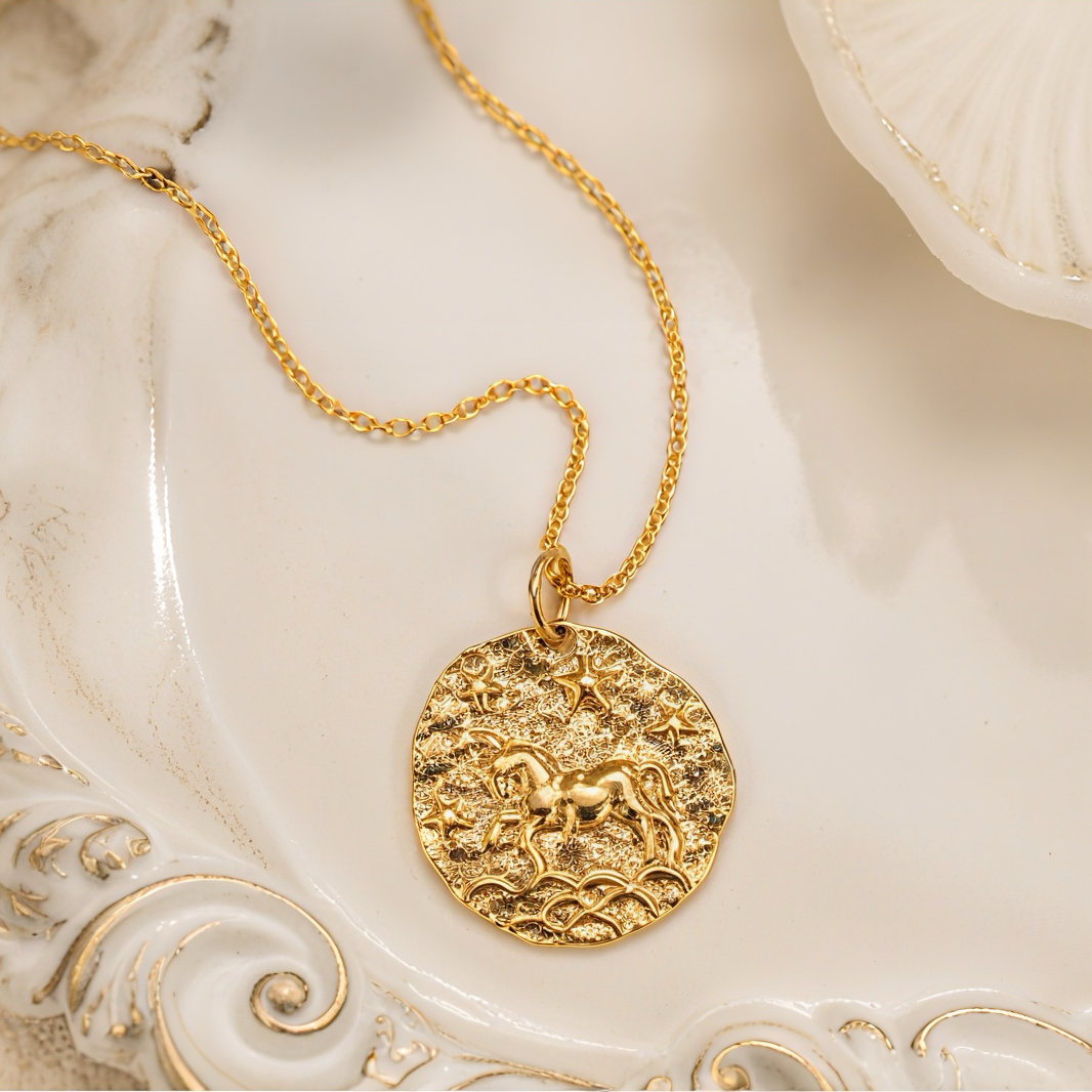Irregular wavy edge golden horse relief round plate fine twist pattern gold collarbone chain starry sky starlight texture stainless steel necklace small star base retro style daily creative jewelry Application Scenario