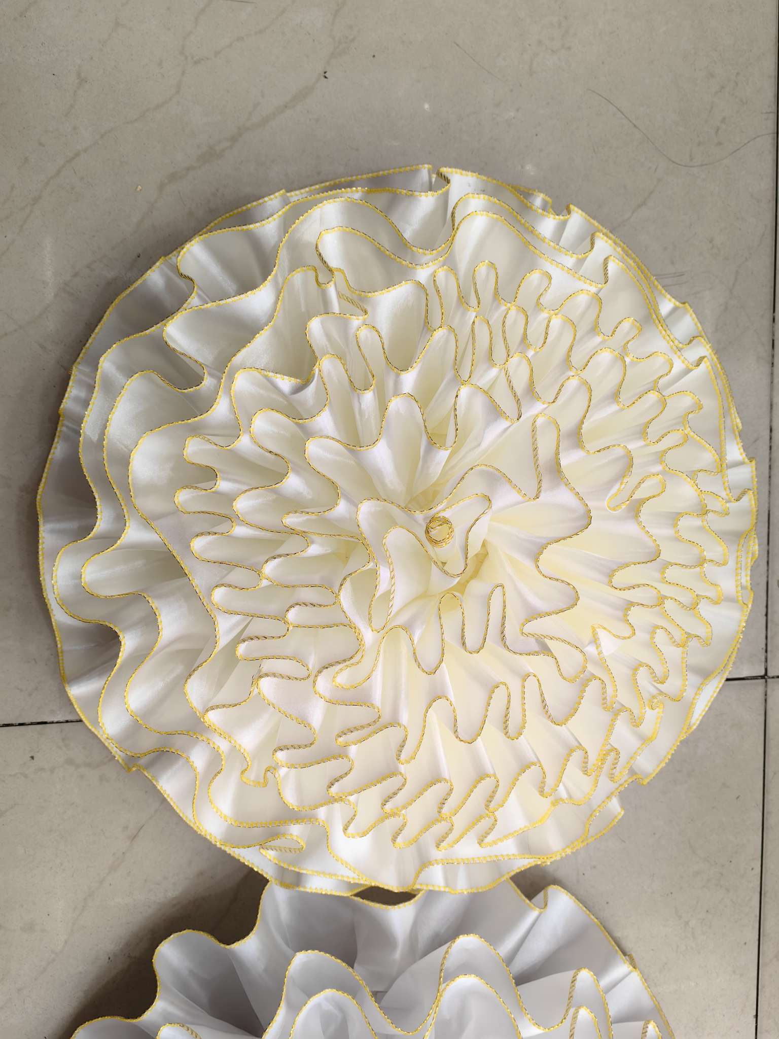 Large flower rose for export, large flower car head flower, golden thread large flower, wedding decoration flower, festive supplies flower details Picture