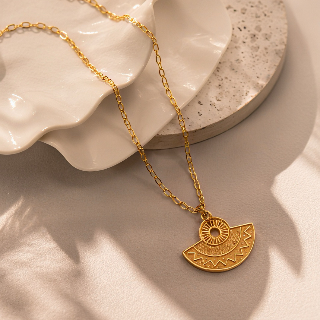 Geometric fan-shaped sun relief pendant, flat oval fine gold necklace, retro aged stainless steel jewelry, exotic tribal style, niche stacked collarbone chain Specification image