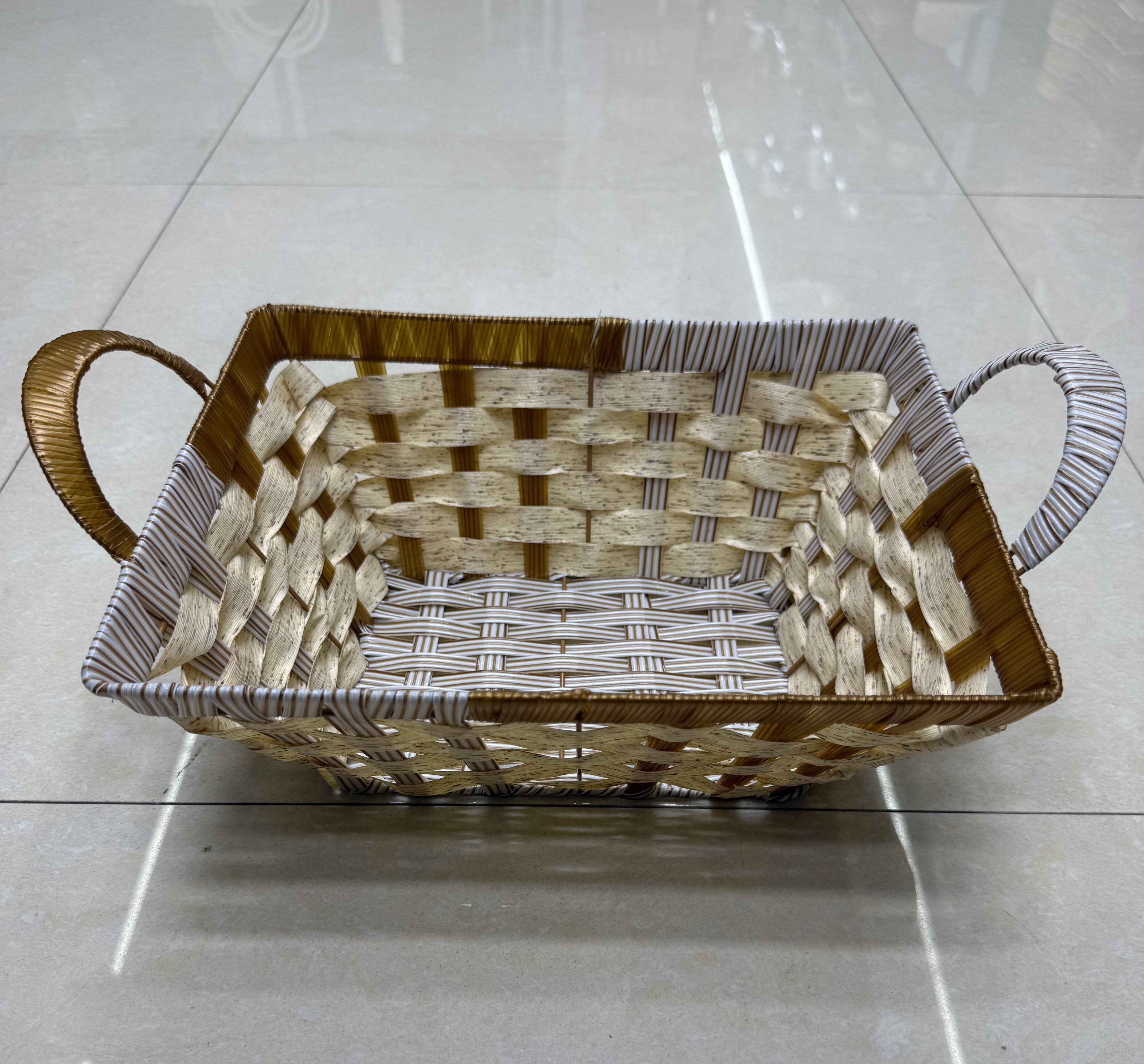 Light yellow film woven rectangular lugs storage basin, fruit and snack basket, bread basket, toy storage basket, supermarket gift packaging basket, souvenir packaging basket, kitchen sauce storage basket, vegetable placement basket, tissue paper storage basket details Picture