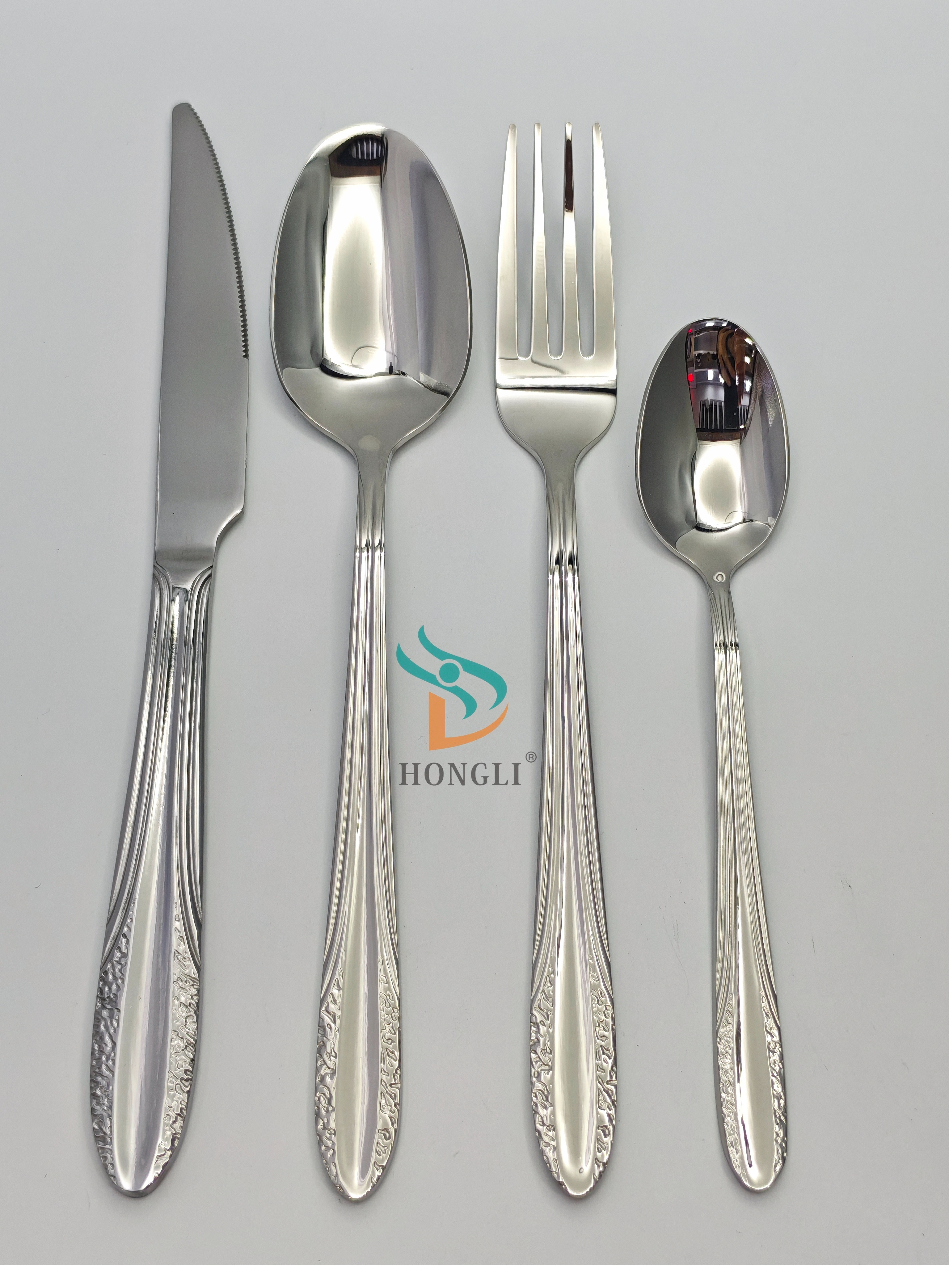 Silver stainless steel tableware set of 24 pieces, including knives, spoons and forks, black high-end gift box set of 4 main items Application Scenario