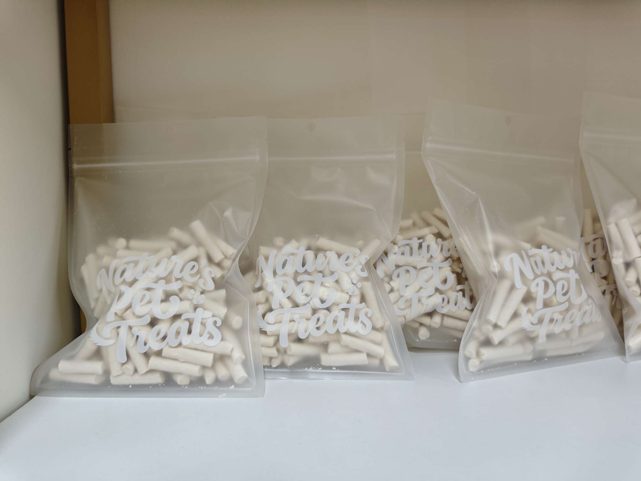 羊奶棒，成分：全脂羊乳70%、葵花籽油3%、亚麻籽2%